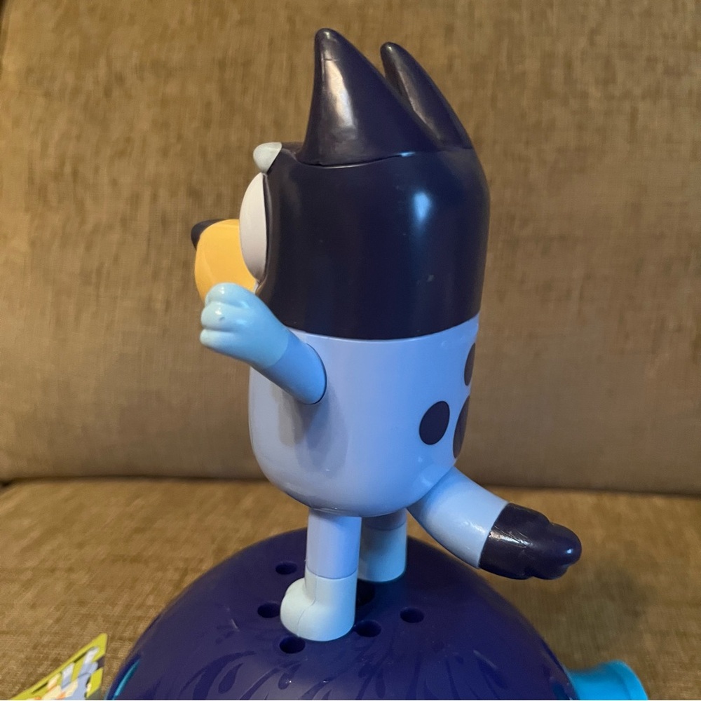 Bluey Spinning Sprinkler NWT - Picture 11 of 13